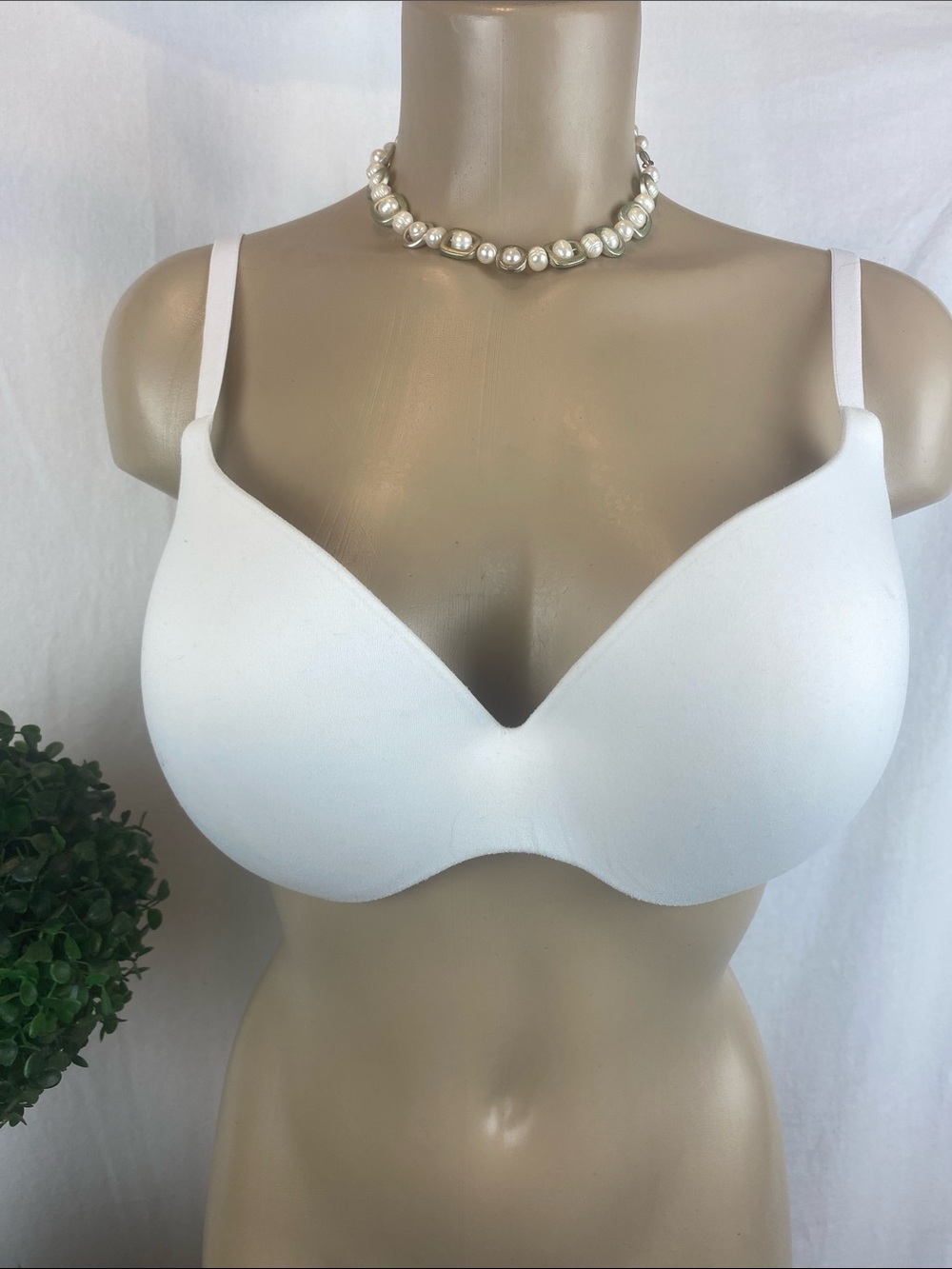 Victoria’s Secret White Incredible Convertible Strap Padded Underwire Bra 36D